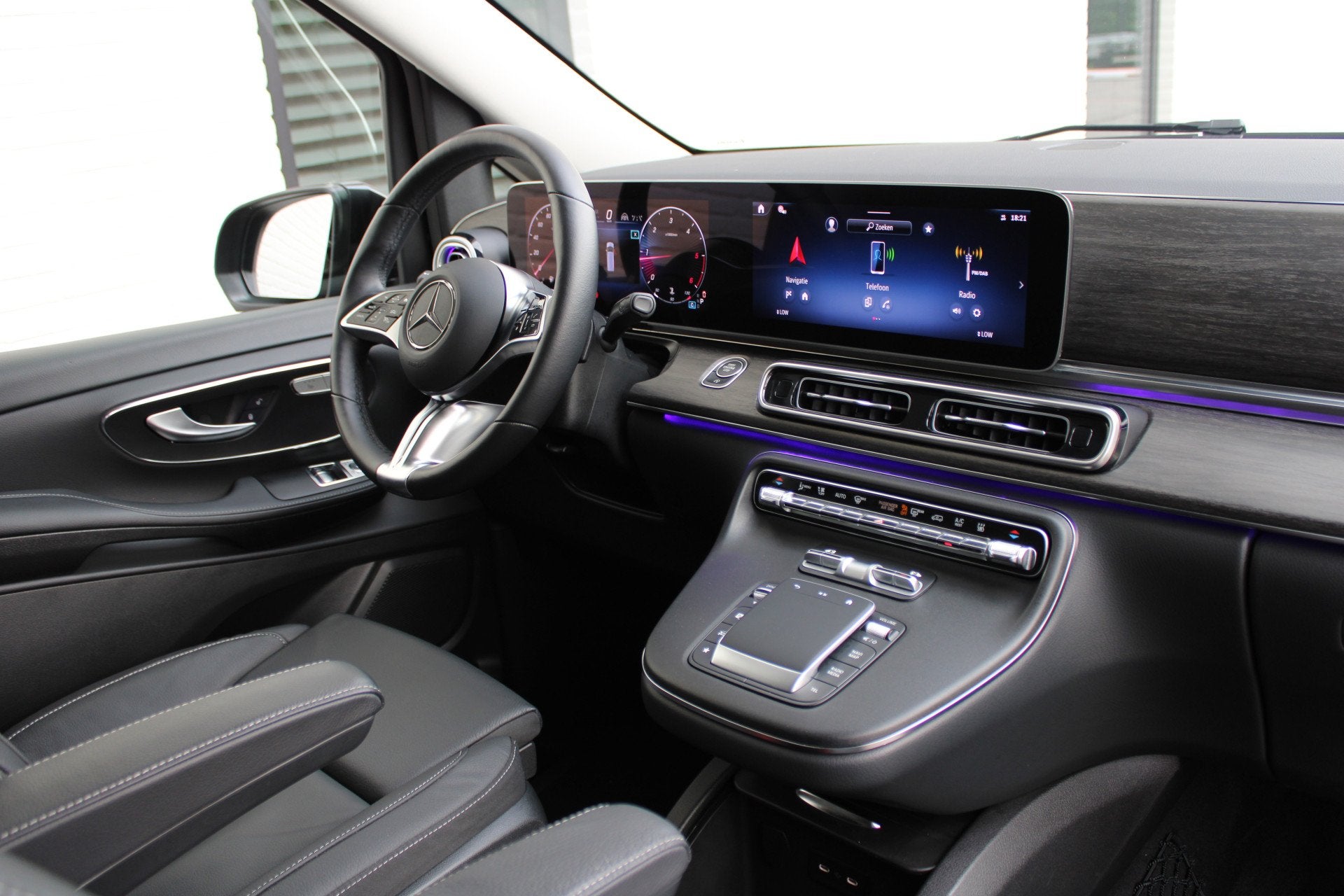 Mercedes-Benz V-Klasse 300d / XXL / 8-Persoons / Incl. BTW-B, Auto's, Achterwielaandrijving, Gebruikt, 2500 kg, Zwart
