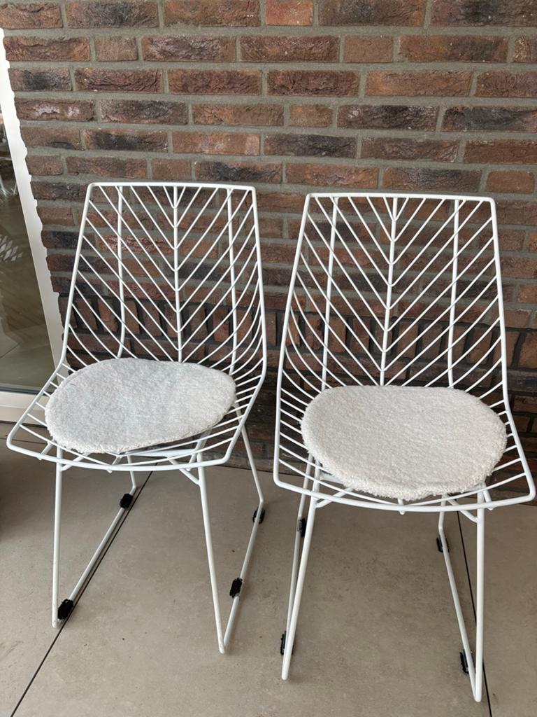 Twee leuke eetkamerstoelen in nieuwstaat, Ophalen, Twee, Wit, Zo goed als nieuw