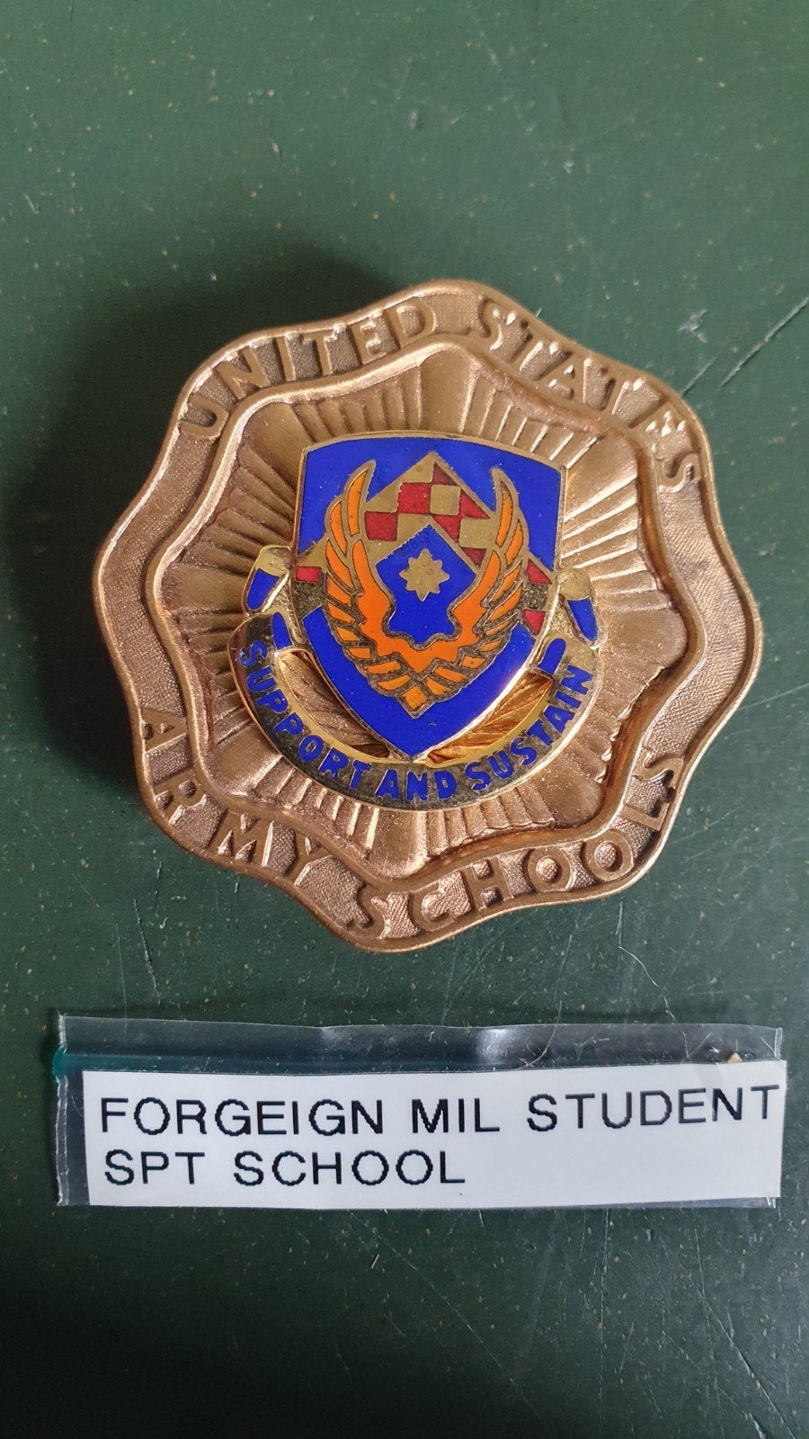 Embleem Foreign Student US Army, Nederlands gedragen, Ophalen of Verzenden, Landmacht, Amerika, Embleem of Badge