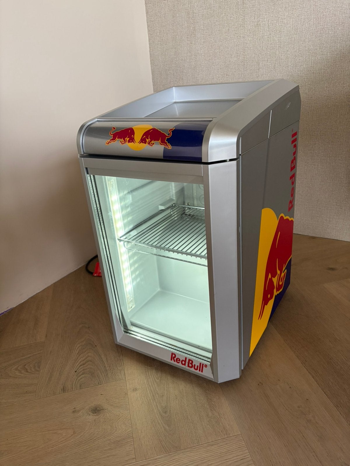 Redbull koelkast NIEUW STAAT, Zonder vriesvak, 200 liter of meer, Zo goed als nieuw, 160 cm of meer