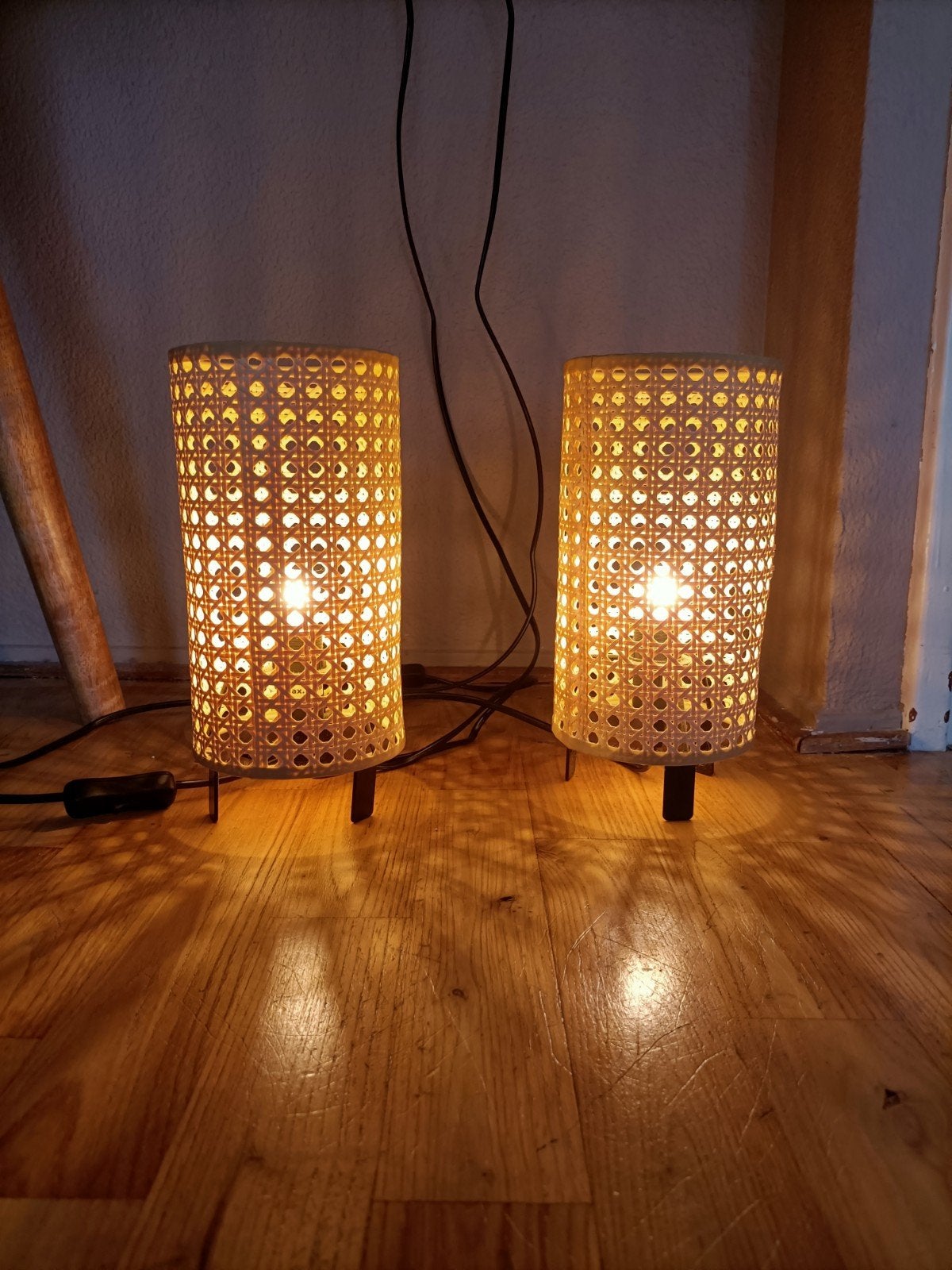 Set 2 IKEA nachtlampjes met rotan look, inclusief lichtbr, Huis en Inrichting, Ophalen, Scandinavisch, Nachtlamp, Inclusief lichtbron
