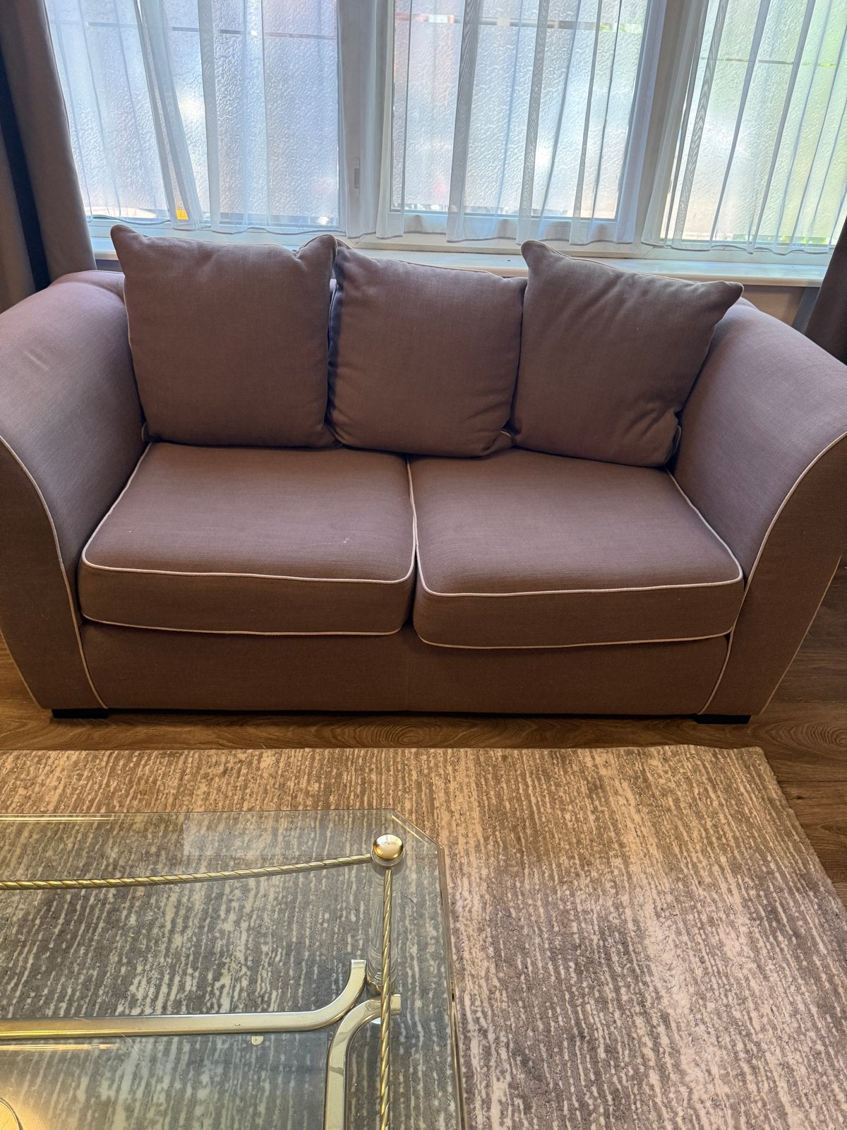 Comfortabele 2-zits bank in taupekleur, Ophalen, Gebruikt, 150 tot 200 cm, Tweepersoons