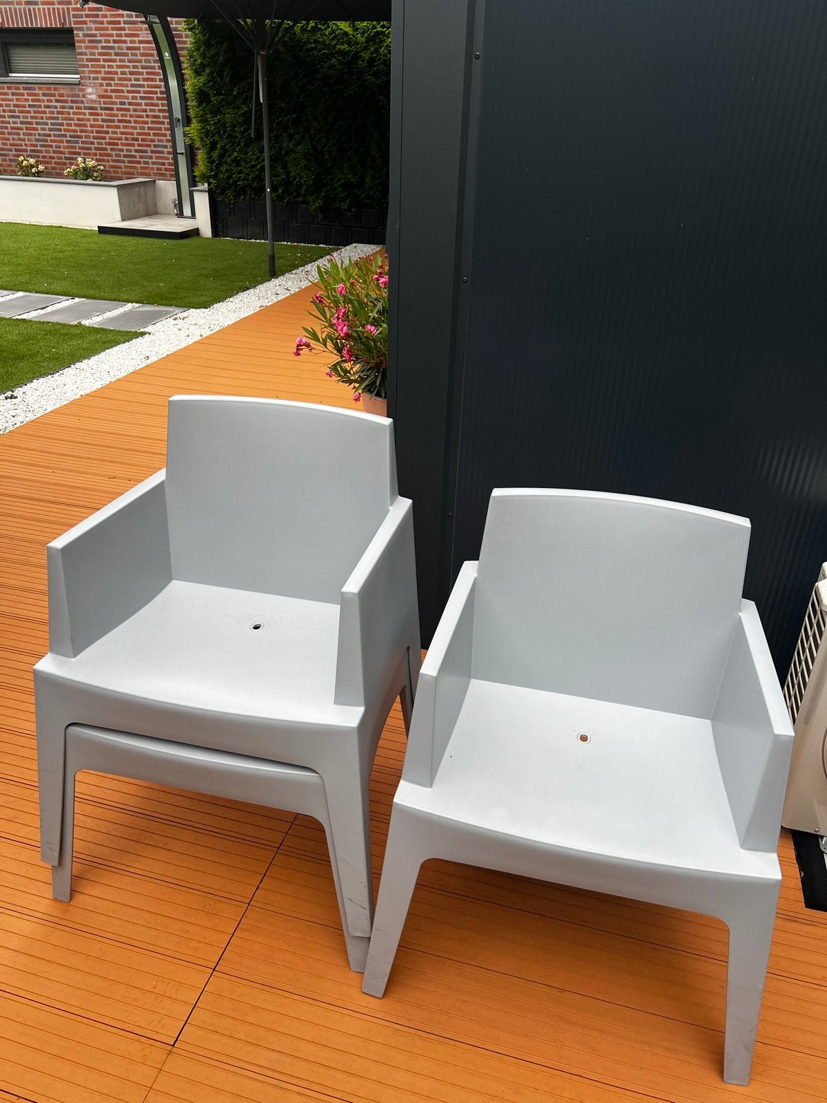 8 tuinstoelen ‘box’ altijd binnen gestaan 8 stuks voor €240, Tuin en Terras, Tuinstoelen, Ophalen, Zo goed als nieuw, Kunststof