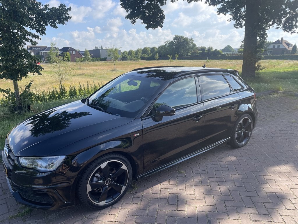 Audi A3 1.4 Tfsi 110KW Sportback 2016 Zwart S-Line, Auto's, Audi, Voorwielaandrijving, Zwart, Leder en Stof, Zwart