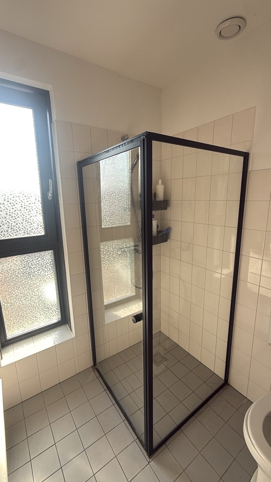 Douchewand met zwart frame, Huis en Inrichting, Badkamer | Badkamermeubels, Ophalen, Gebruikt, Overige typen, 50 tot 100 cm