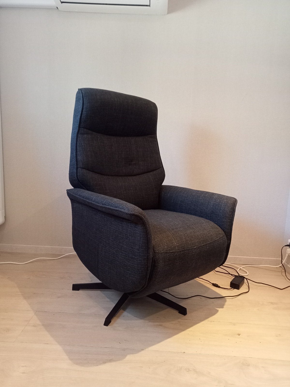 Nette elektrische low budget fauteuil Leen Bakker, Ophalen of Verzenden, Gebruikt, Stof, Leen Bakker Design elektrische Relax Fauteuil