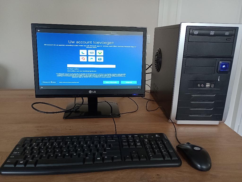 Computer met scherm, toetsenbord en muis, Ophalen of Verzenden, Gebruikt, Met monitor, HDD