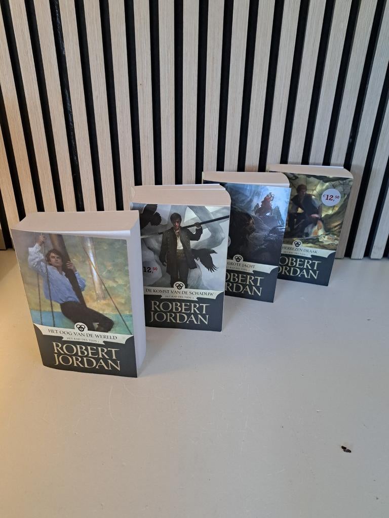 Rad des tijds  - deel 1 - Robert Jordan, Boeken, Fantasy, Ophalen of Verzenden, Zo goed als nieuw