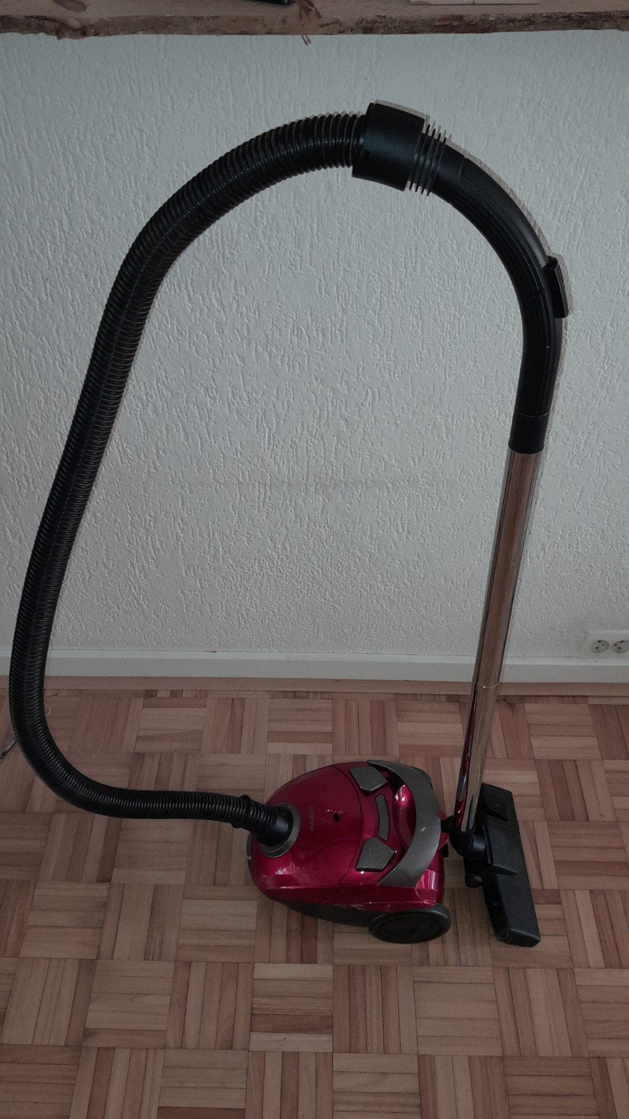 Compacte stofzuiger met zak - Nedis, Overige merken, Gebruikt, Sledestofzuiger, Ophalen