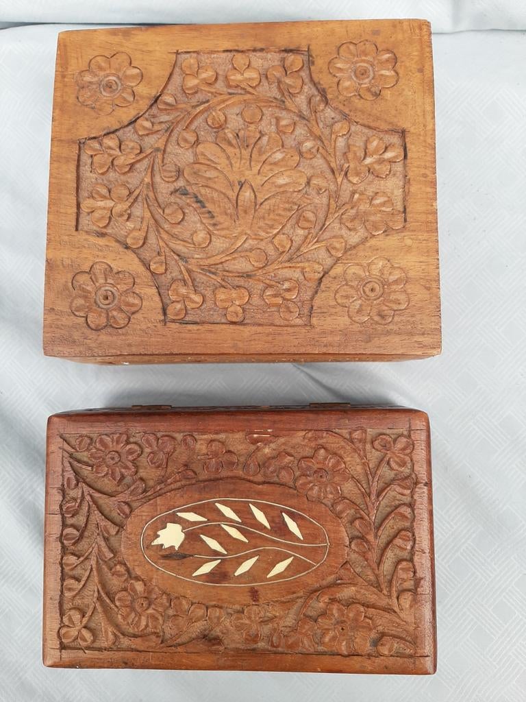 2 houten bewerkte kistjes, Ophalen of Verzenden, Minder dan 50 cm
