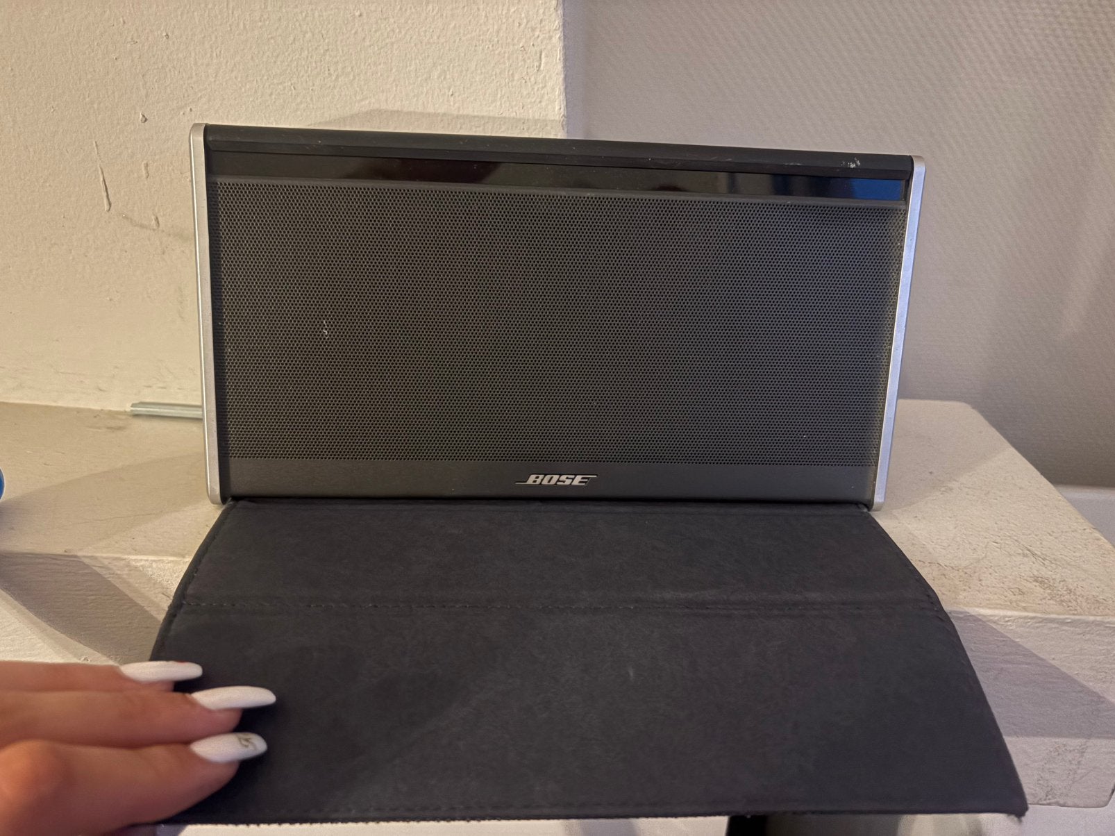 Bose SoundLink Bluetooth-speaker zonder bijhorende laders, Ophalen, Zo goed als nieuw, 10 inch, Bescherming voor- en achterkant