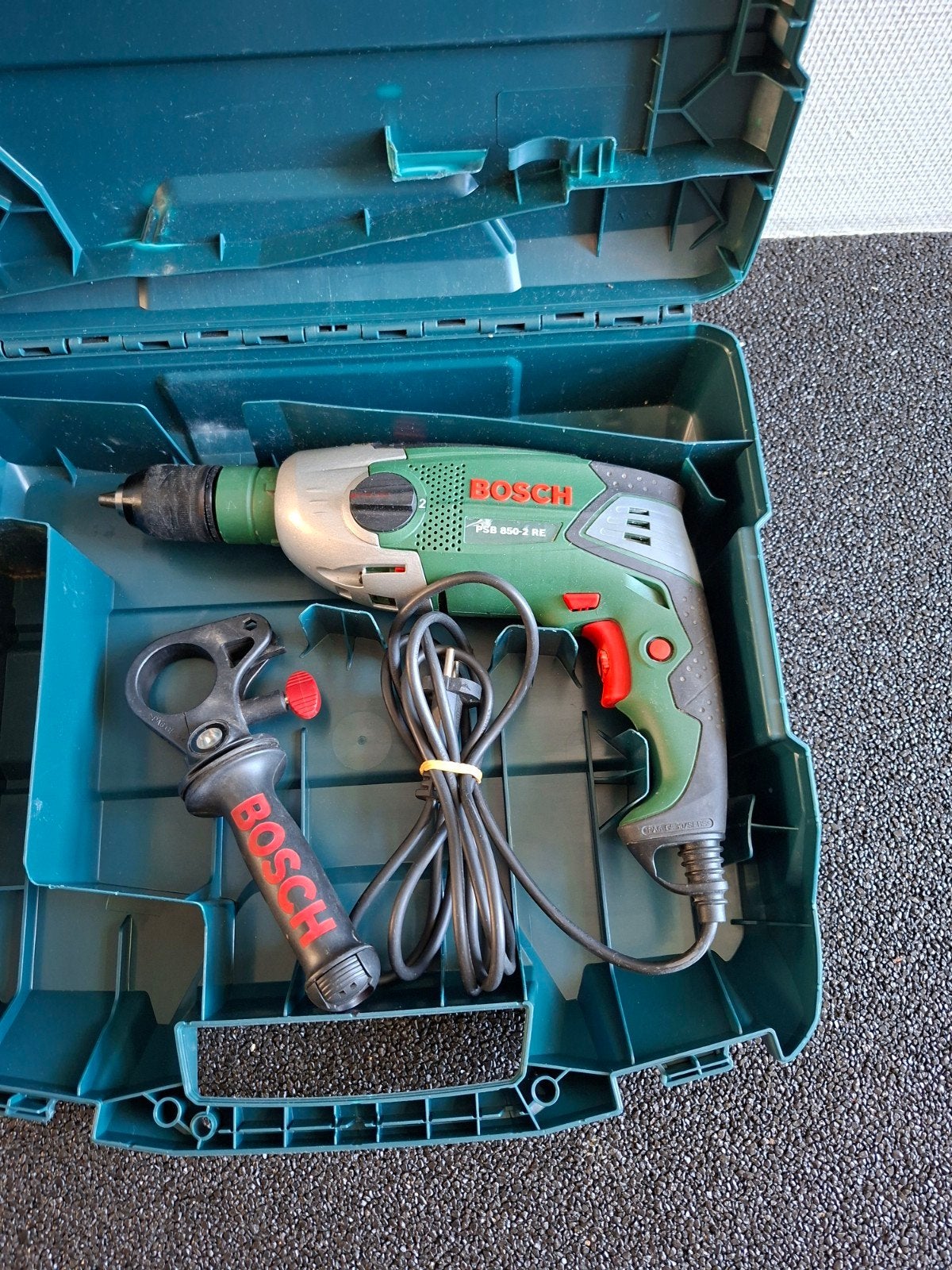 Bosch PSB 850-2 RE Klopboormachine in Koffer, Boormachine, Ophalen of Verzenden, Variabele snelheid, Gebruikt