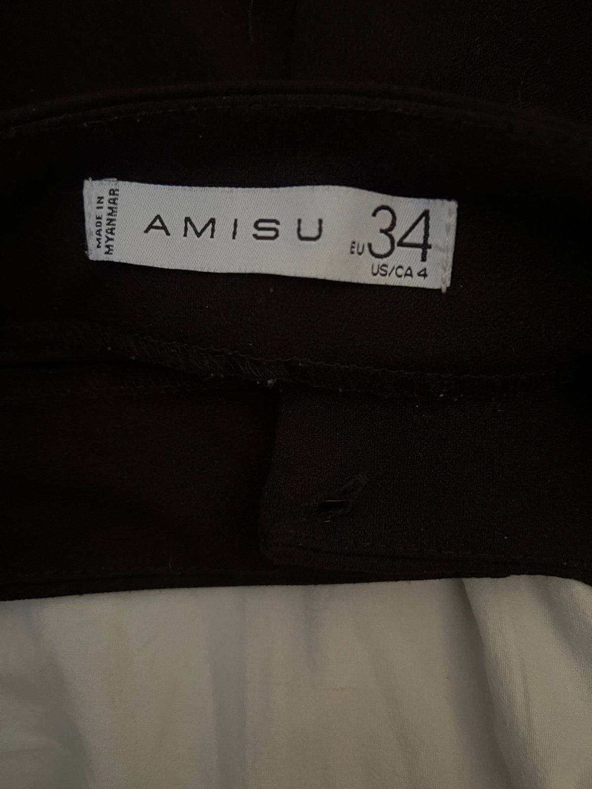 AMISU zwarte Broek Maat 34, Kleding | Dames, Broeken en Pantalons, Zwart, Ophalen of Verzenden, Zo goed als nieuw, Maat 34 (XS) of kleiner