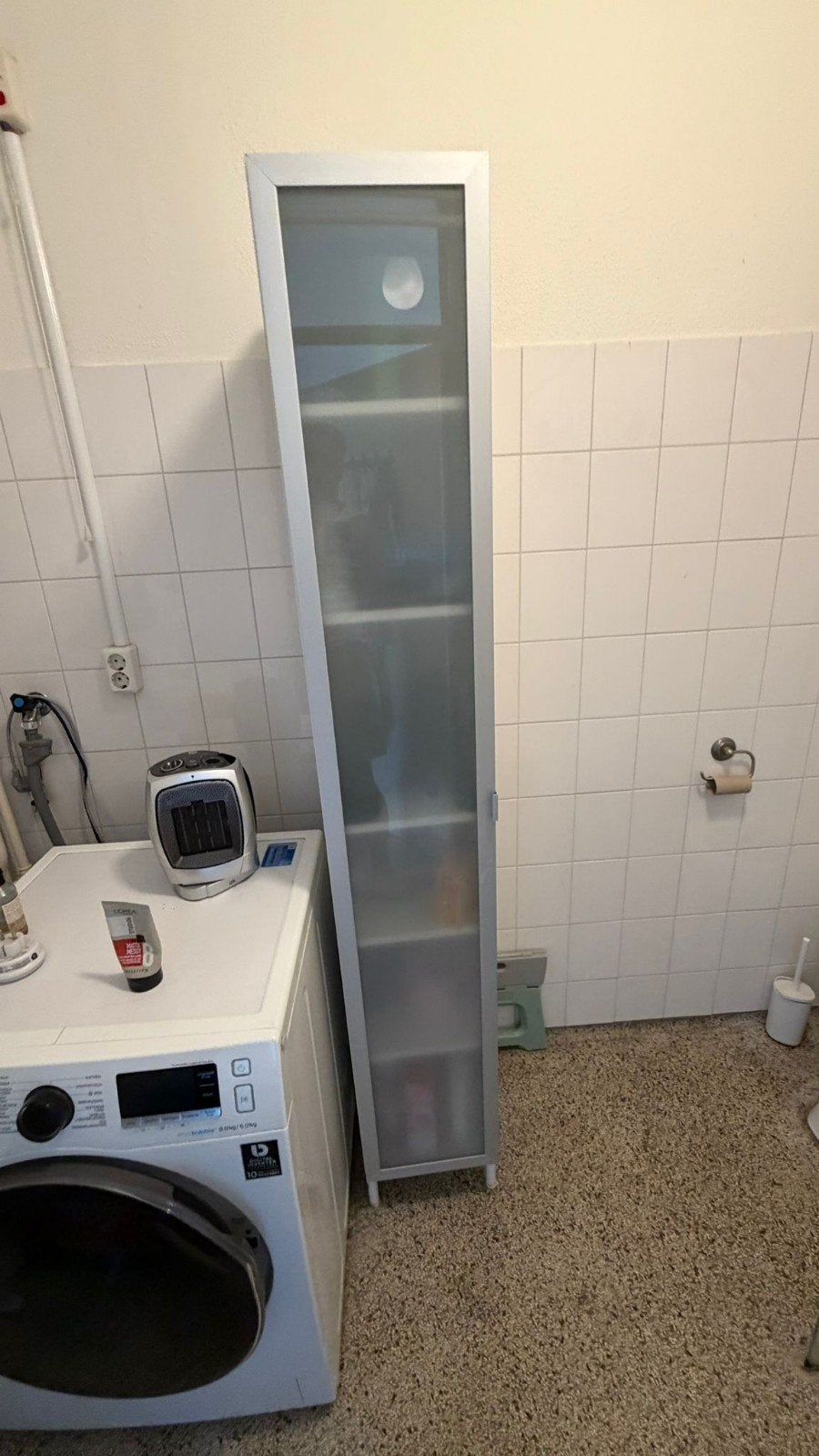 IKEA Hoge en Smalle Badkamerkast met Glazen Deur, Huis en Inrichting, Badkamer | Badkamermeubels, Ophalen, (Half)hoge kast, Minder dan 50 cm