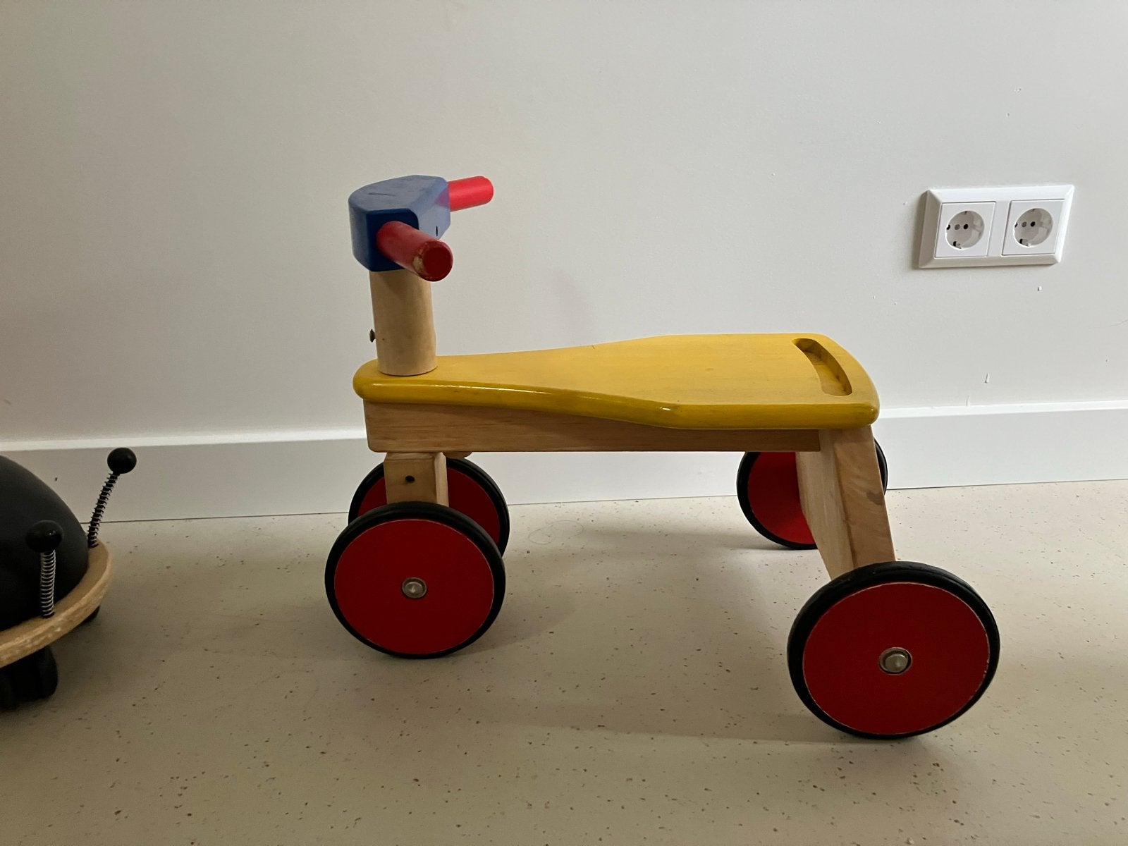 Houten loopfiets en wheely bug lieveheersbeestje, Ophalen, Gebruikt, Loopfiets
