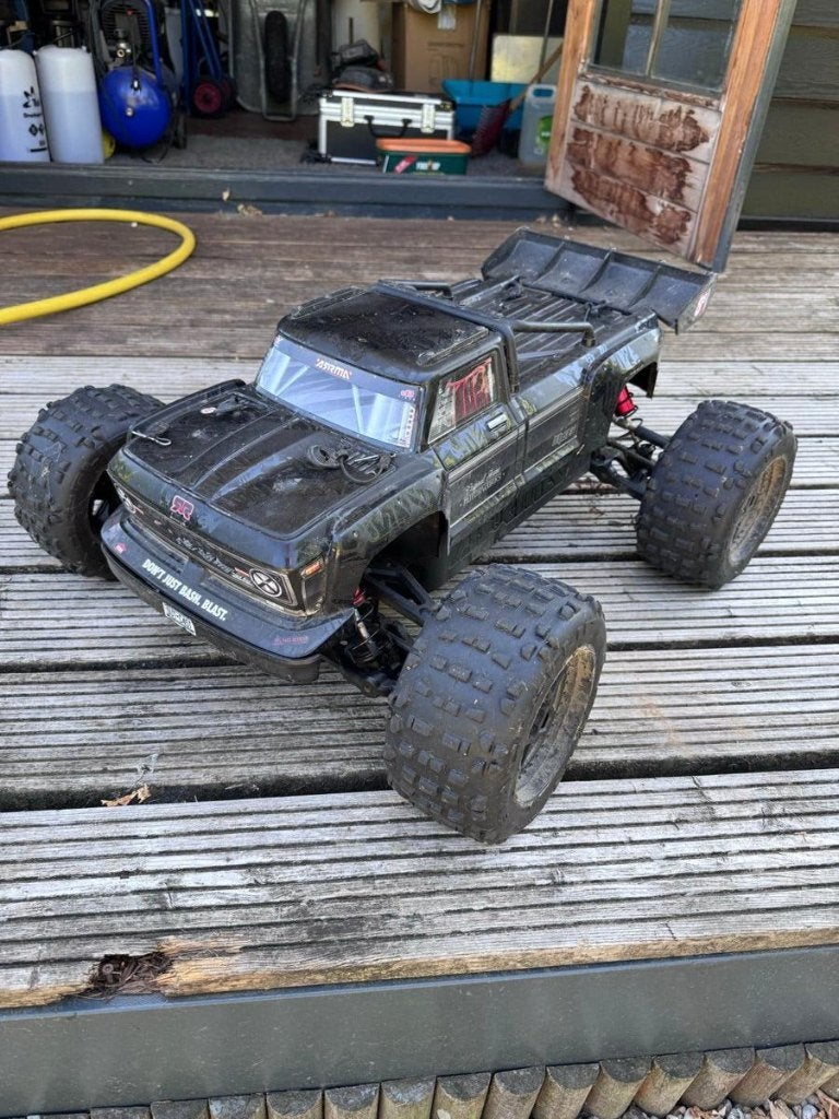 Arrma Kraton 8S RC Auto met Accu's en Lader, Hobby en Vrije tijd, Modelbouw | Radiografisch | Auto's, Ophalen of Verzenden, Nieuw