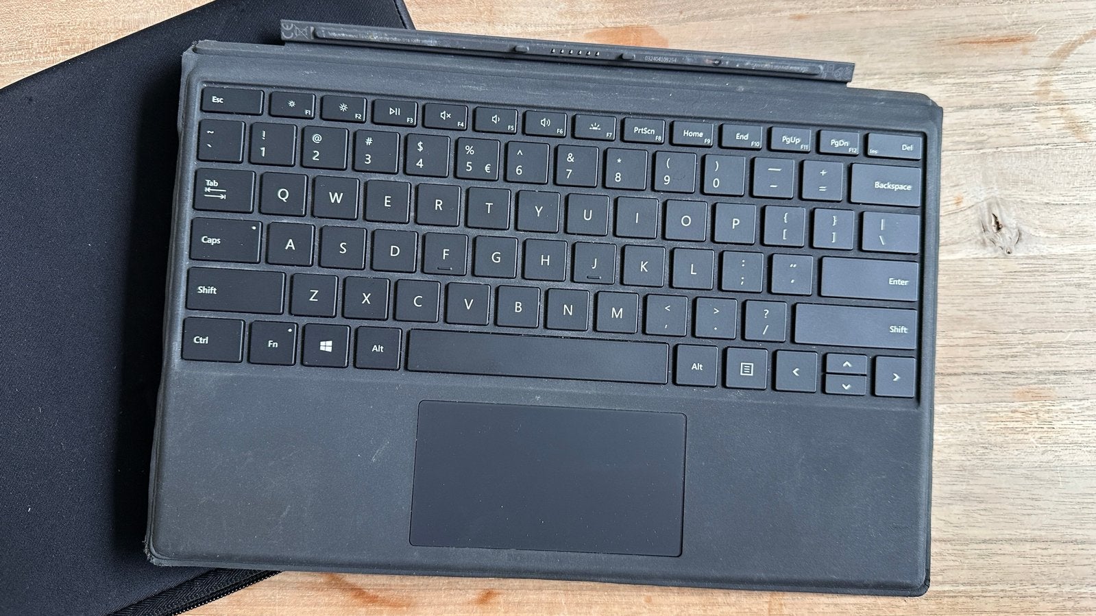Toetsenbord Surface Pro + coverhoes, Computers en Software, Toetsenborden, Ophalen of Verzenden, Gebruikt, Opvouwbaar