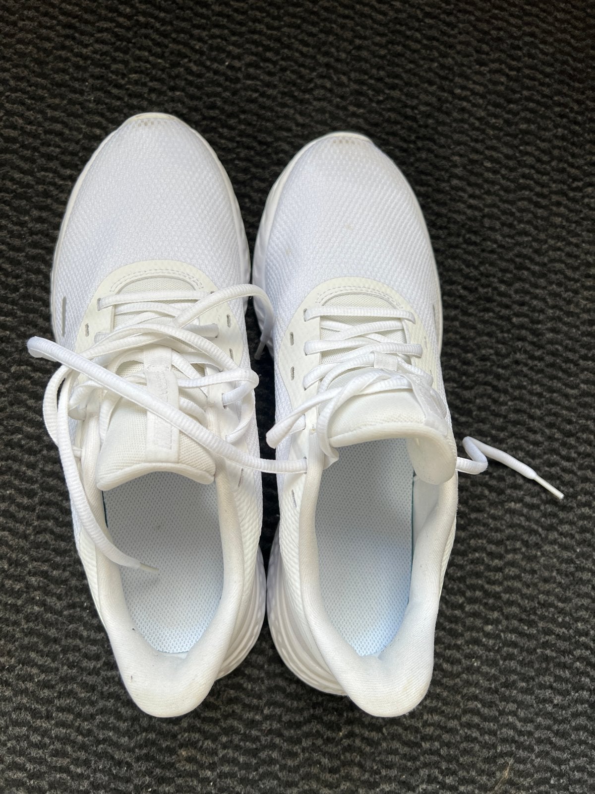 Nike Revolution hardloopschoenen maat 43 wit wit - maat 43, Ophalen, Zo goed als nieuw, Wit, Sportschoenen