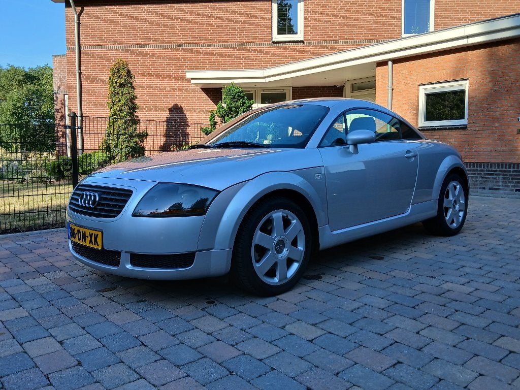 Audi TT 1.8 T Coupe 132KW 1999 Grijs, Voorwielaandrijving, TT, Zwart, 4 cilinders