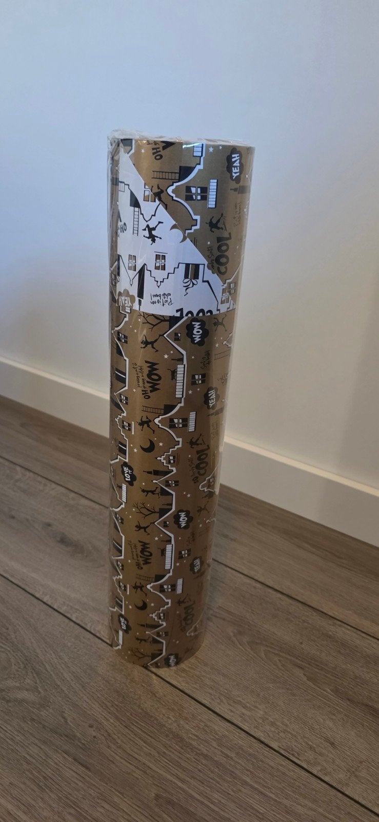 Inpakpapier Sinterklaas Goud, Wit en Zwart.  Tweezijdig, Het Laar 3B, 5735 RC Aarle-Rixtel
5735 RC Aarle-Rixtel, Nieuw, Ophalen of Verzenden