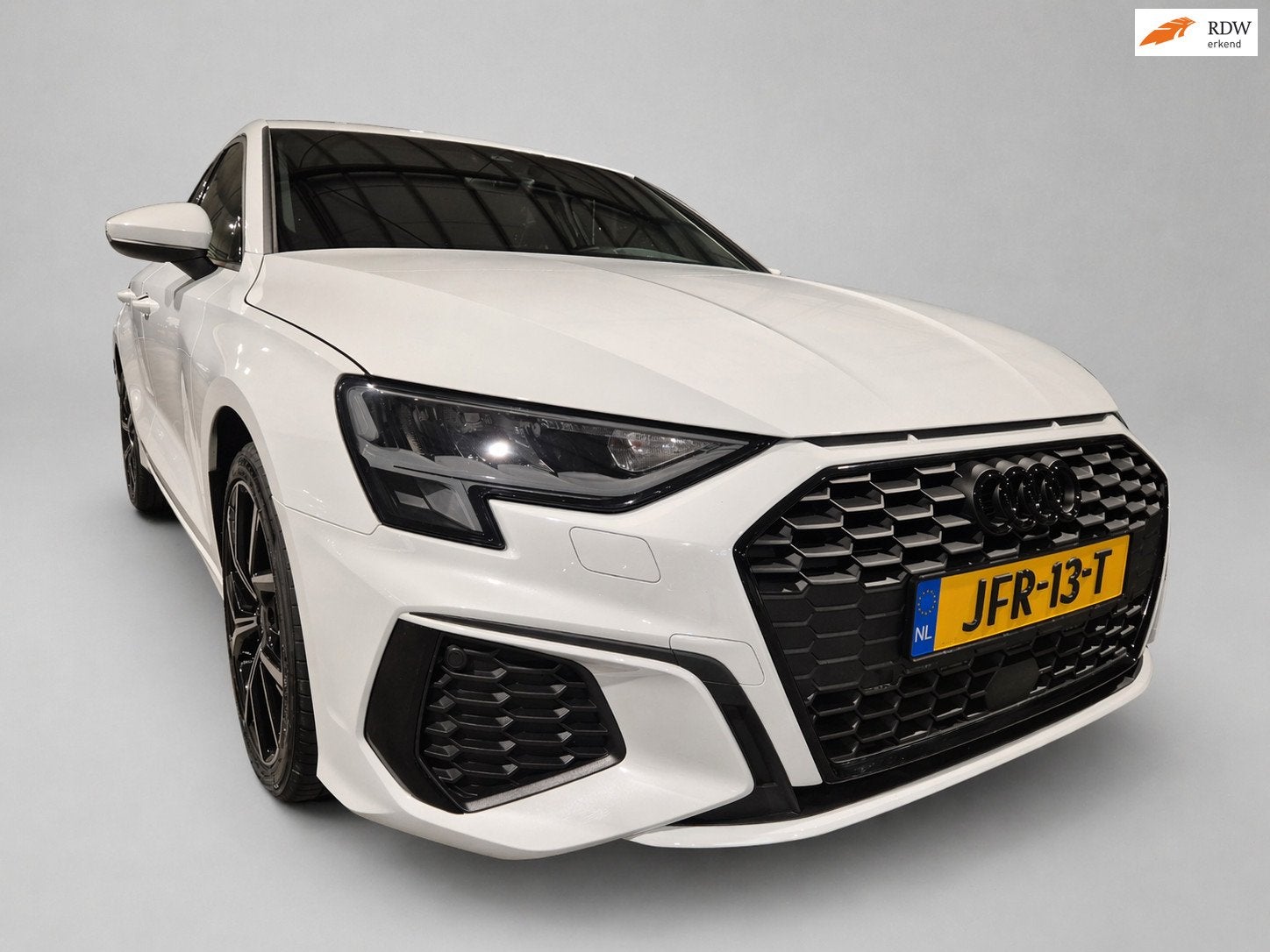 Audi A3 SPORTBACK 30 TFSI Pro Line - Automaat - Virtual Dash, Auto's, Dealer onderhouden, Gebruikt, Wit, Bedrijf