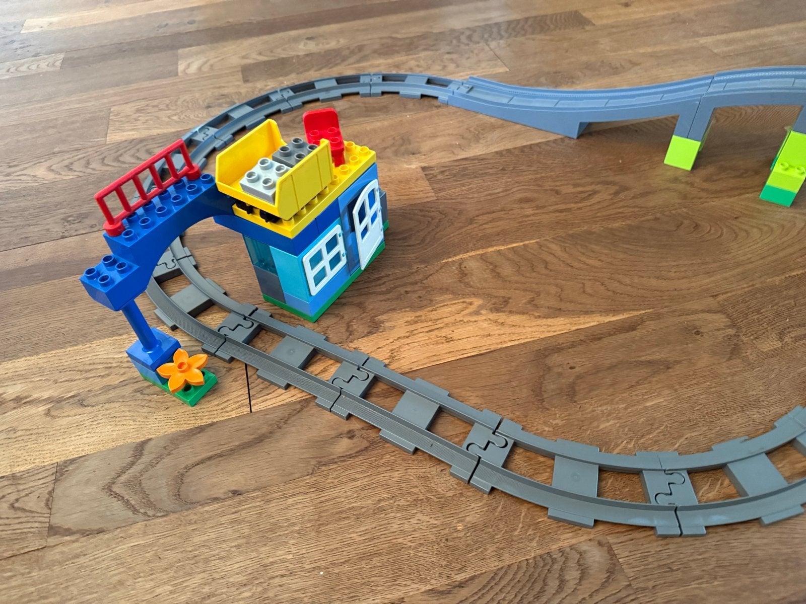 Foto 6 van Duplo 10508 Elektrische Trein met Extra Rails