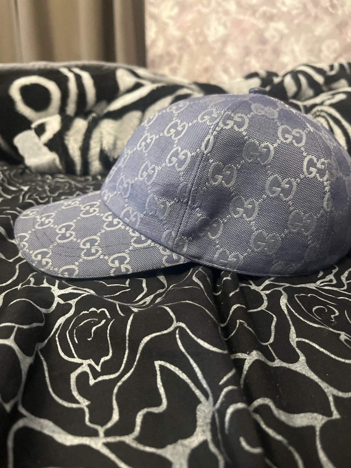 Gucci pet met GG-monogram in maat M/L, Ophalen of Verzenden, Zo goed als nieuw, Pet