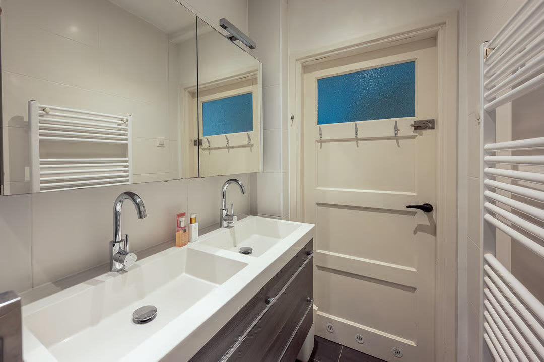 Moderne badkamermeubels | Wastafelkast + spiegelkast, Huis en Inrichting, Badkamer | Badkamermeubels, 100 tot 150 cm, Ophalen of Verzenden