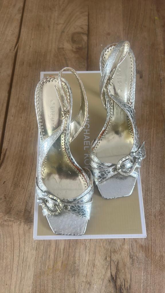 Catwalk  zilveren sandslen / muiltjes  met hak - Maat 39, Overige kleuren, Nieuw, Sandalen of Muiltjes, Ophalen of Verzenden