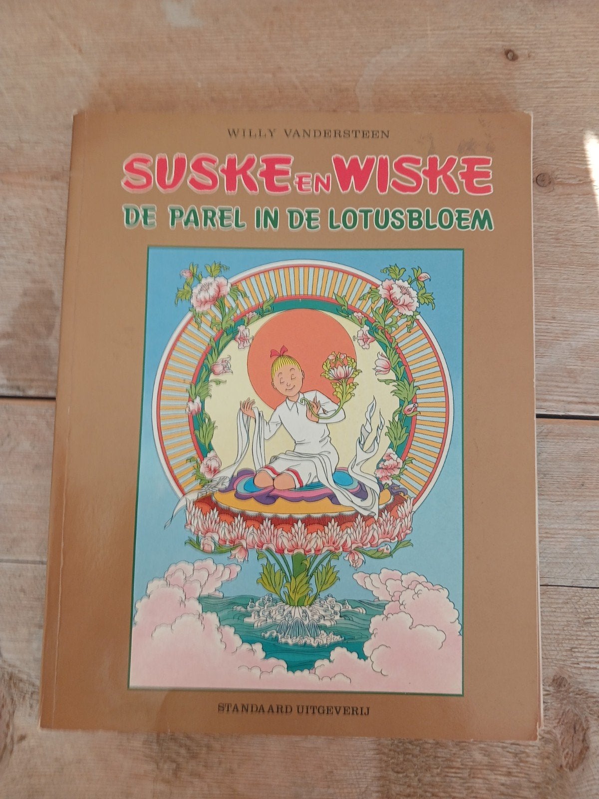 Suske en Wiske - De parel in de lotusbloem, Boeken, Ophalen of Verzenden, Zo goed als nieuw