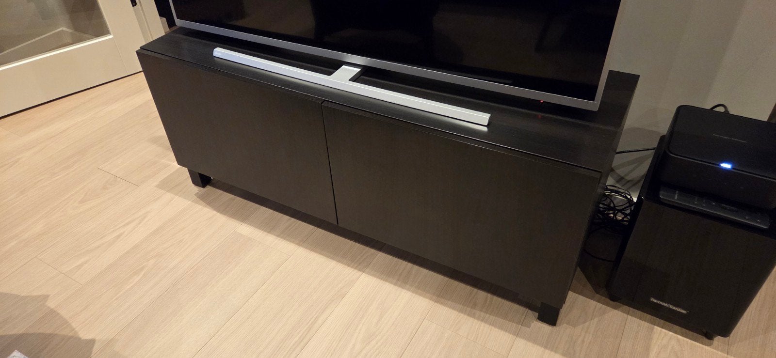 Zwart TV-meubel met twee deuren ikea besta, Ophalen, Gebruikt, 100 tot 150 cm, Minder dan 100 cm