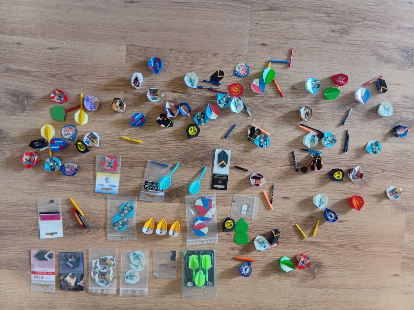 Grote collectie dart flights en accessoires, Sport en Fitness, Darts, Ophalen of Verzenden, Gebruikt, Flights