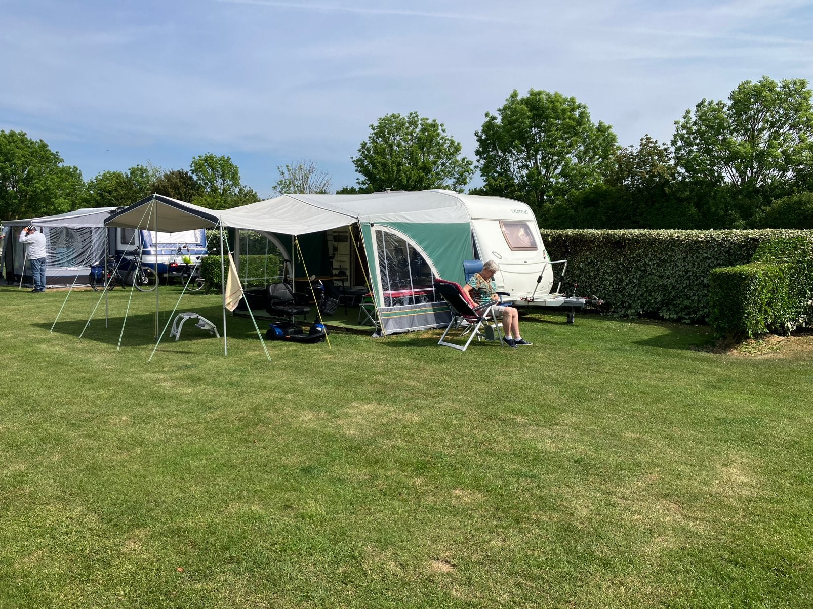 Caravan chateau 390  vol automatische, Caravans en Kamperen, Schokbreker, Frans bed, Treinzit, Particulier