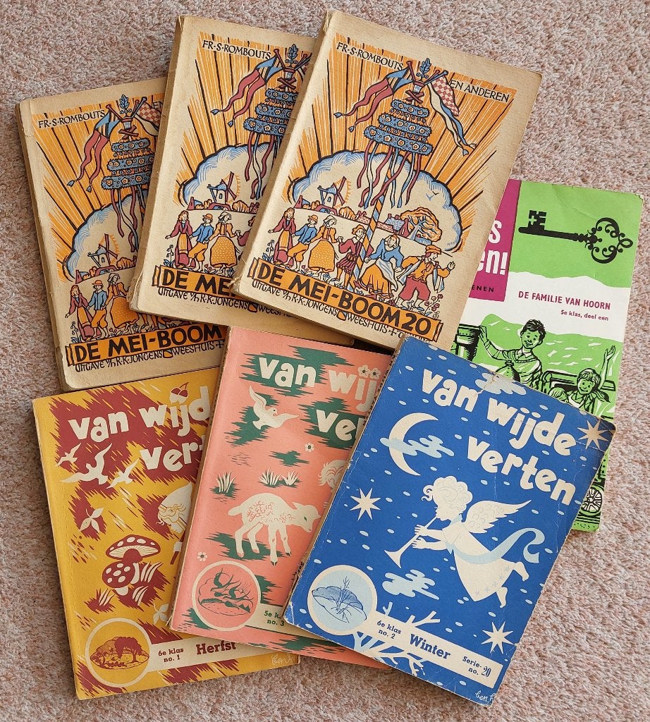 Set van zeven antieke leesboekjes uit een ver verleden, Ophalen