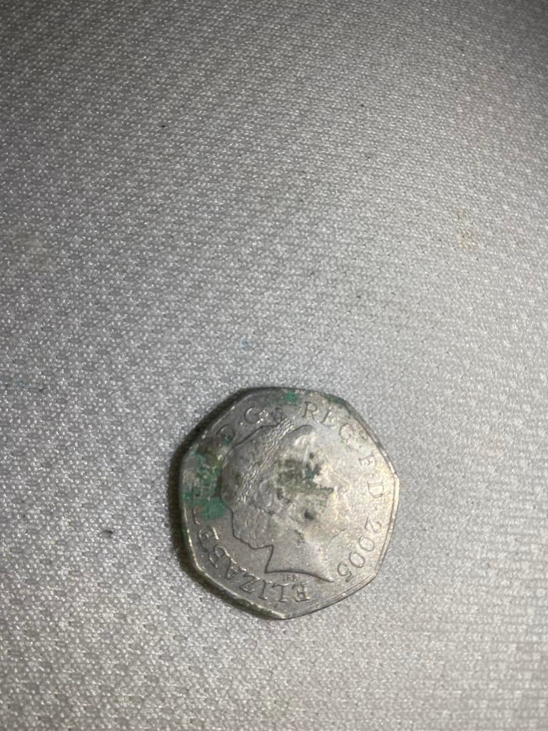 Britse 50 Pence munt 2005 - Elizabeth II, Ophalen of Verzenden, Overige landen, Losse munt
