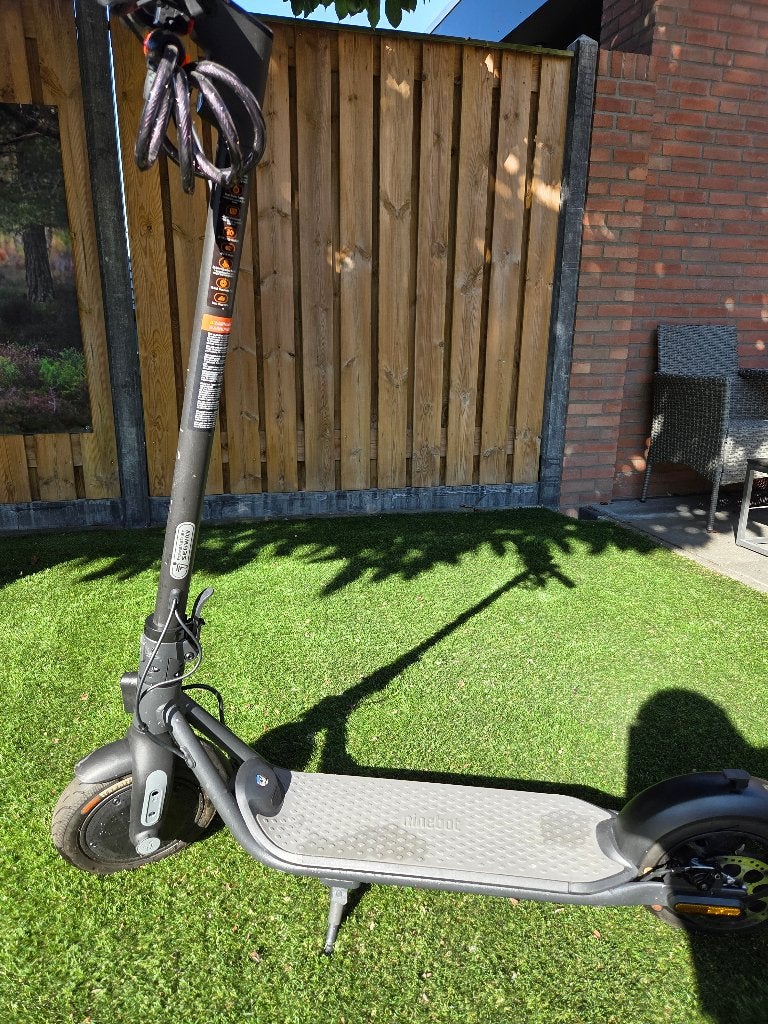 Ninebot segway electrische step F25E 11, Ophalen, Zo goed als nieuw, Elektrische step (E-scooter), Ninebot