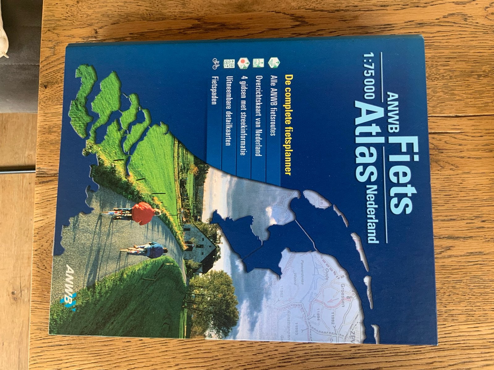 ANWB Fietsatlas Nederland 1:75.000 - Complete fietsplanner, Overige atlassen, 2000 tot heden, Ophalen of Verzenden, Zo goed als nieuw