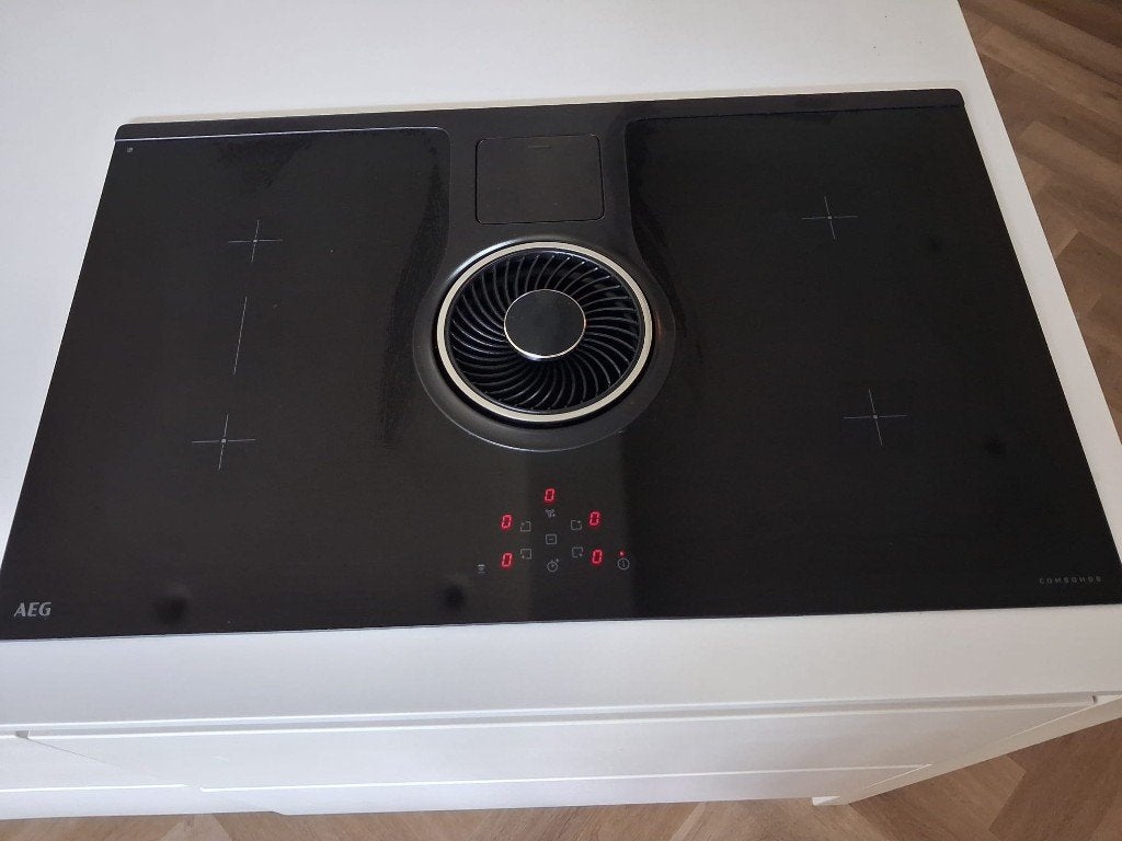 LUXE MODERNE MAT EILANDKEUKEN+ AEG APPARATUUR  GEDEMONTEERD, Wit, Overige typen, Ophalen of Verzenden, Zo goed als nieuw