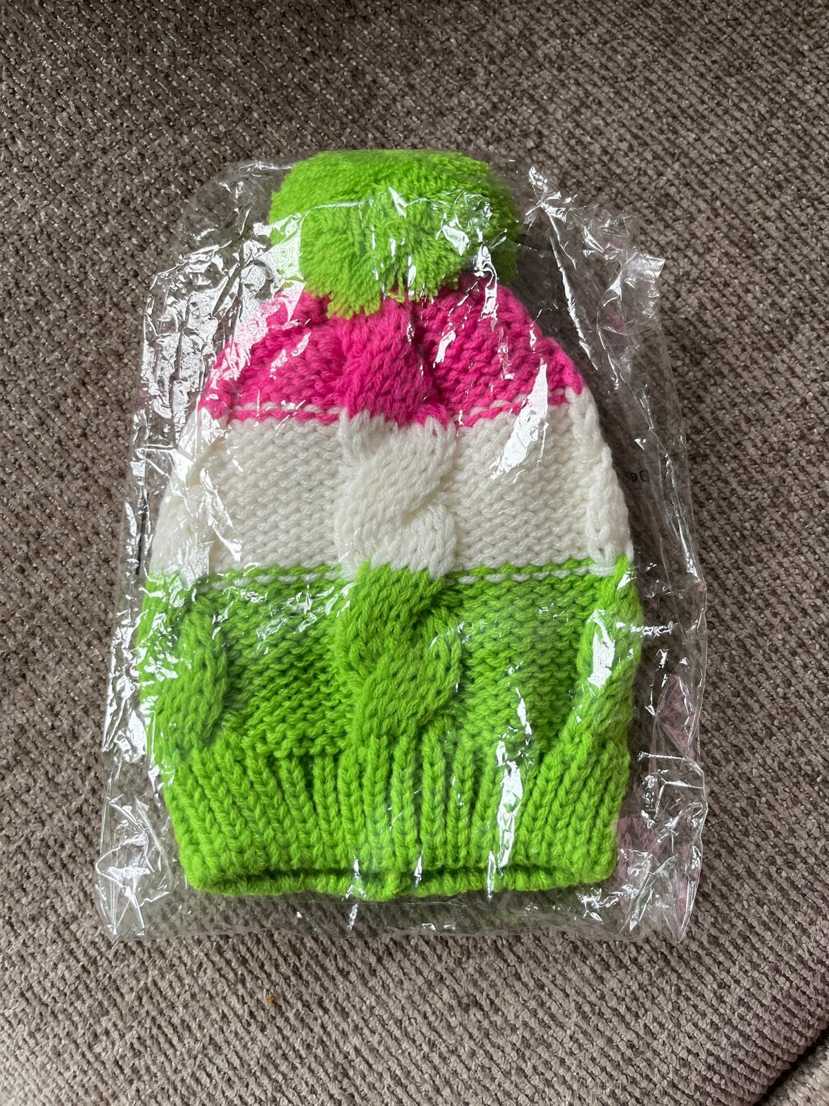 Gebreide Muts met Pompon - Nieuw, Kinderen en Baby's, Jongen of Meisje, Nieuw, Ophalen of Verzenden, 104 of kleiner