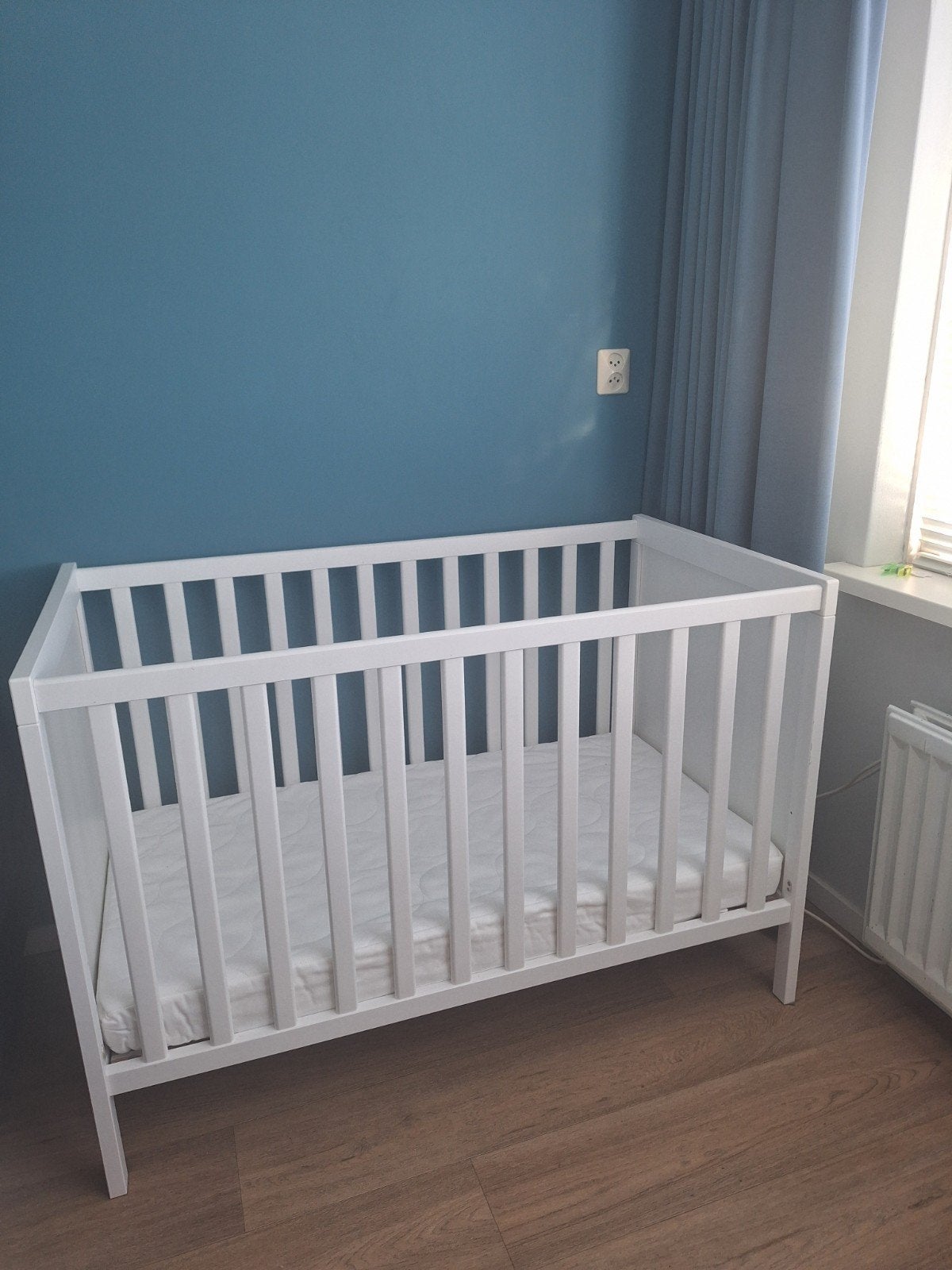 Wit Ikea ledikant Sundvik 60x120 cm, Kinderen en Baby's, Ophalen, Gebruikt, Jongetje of Meisje