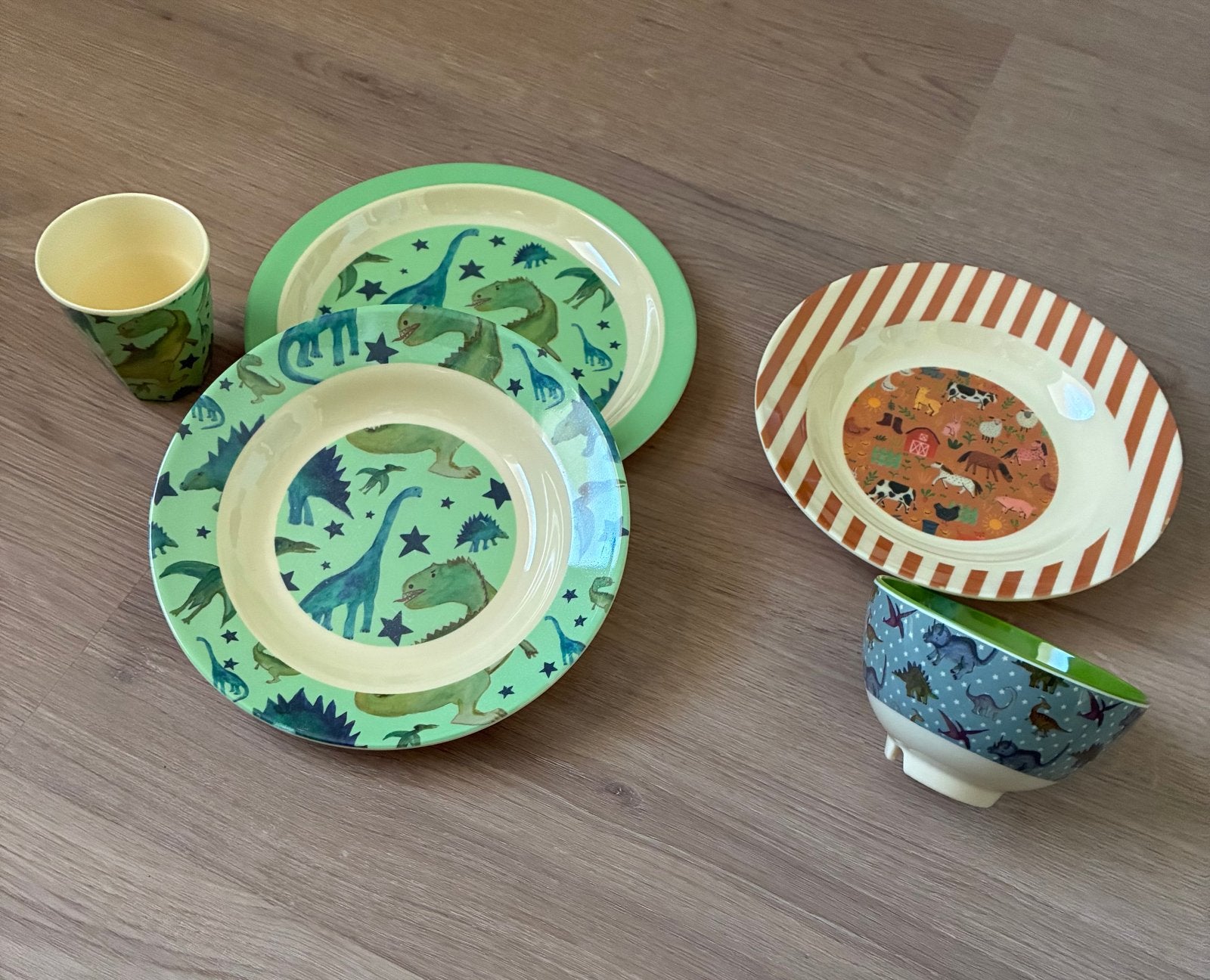 RICE melamine kinderservies: dinosaurus en boerderij, Ophalen of Verzenden, Zo goed als nieuw