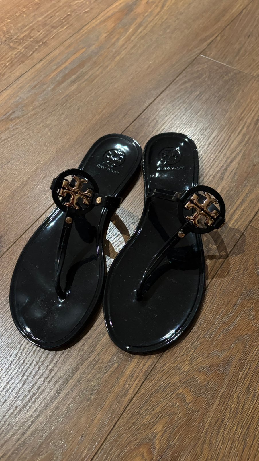 Tory Burch jelly teenslippers zwart met goud maat 39 nieuw, Ophalen of Verzenden, Zo goed als nieuw, Zwart