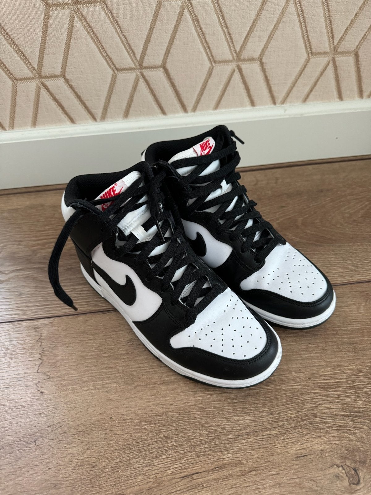 Nike Dunk High Panda - Zo goed als nieuw, Ophalen of Verzenden, Zo goed als nieuw, Zwart, Sneakers of Gympen