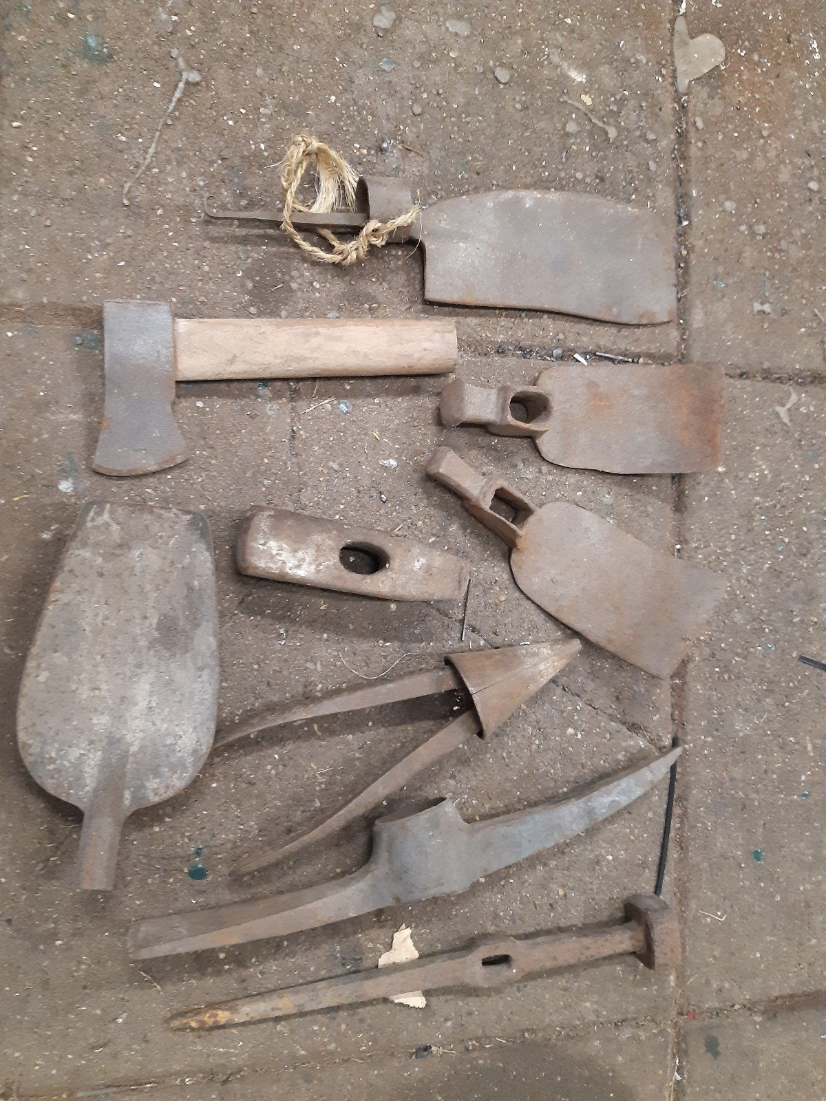 diversen oud gereedschap, Ophalen