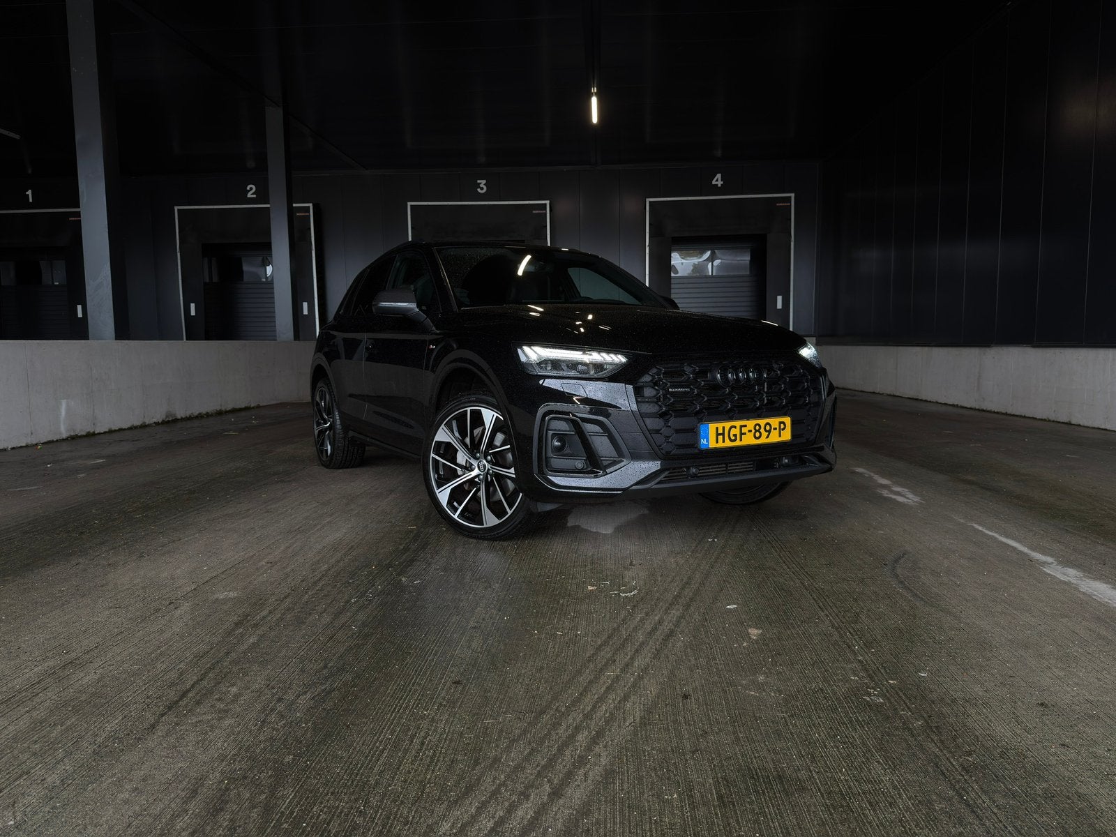 Audi Q5 50 TFSI e quattro 299pk S line | Matrix | OLED | 21”, Automaat, 4 cilinders, Leder en Stof, Zwart