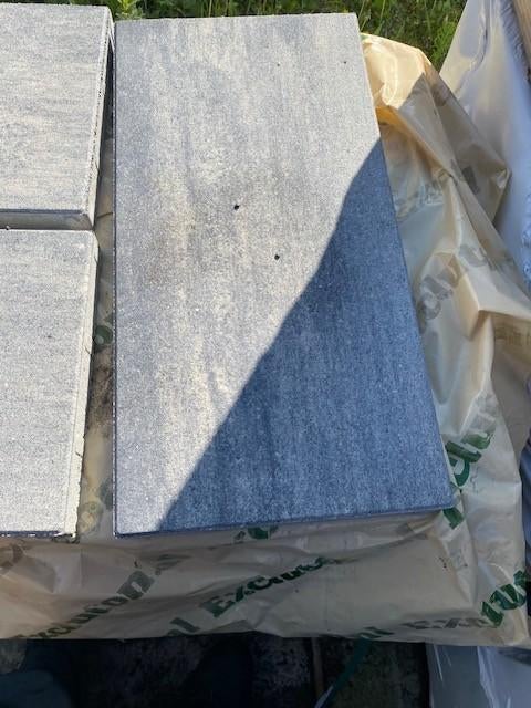 grezzo 30x60x4   7,56 m2, Tuin en Terras, Tegels en Klinkers, Zo goed als nieuw, Terrastegels, Beton, 5 tot 10 m², Ophalen