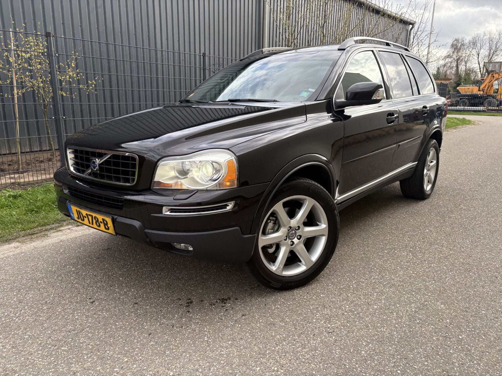 Volvo XC90 2.4 D5 Summum / AUTOMAAT / LEER / NAVI / CRUISE /, Auto's, Volvo, Gebruikt, 241 €/maand, 7 stoelen, Zwart
