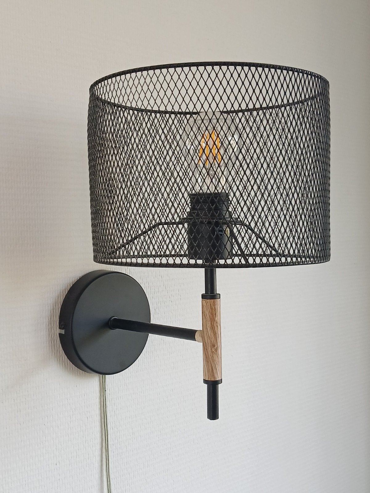 Qazqa Wandlamp Zwart met Houten Detail en Gaas, Ophalen, Zwart, Qazqa, E27 (groot)