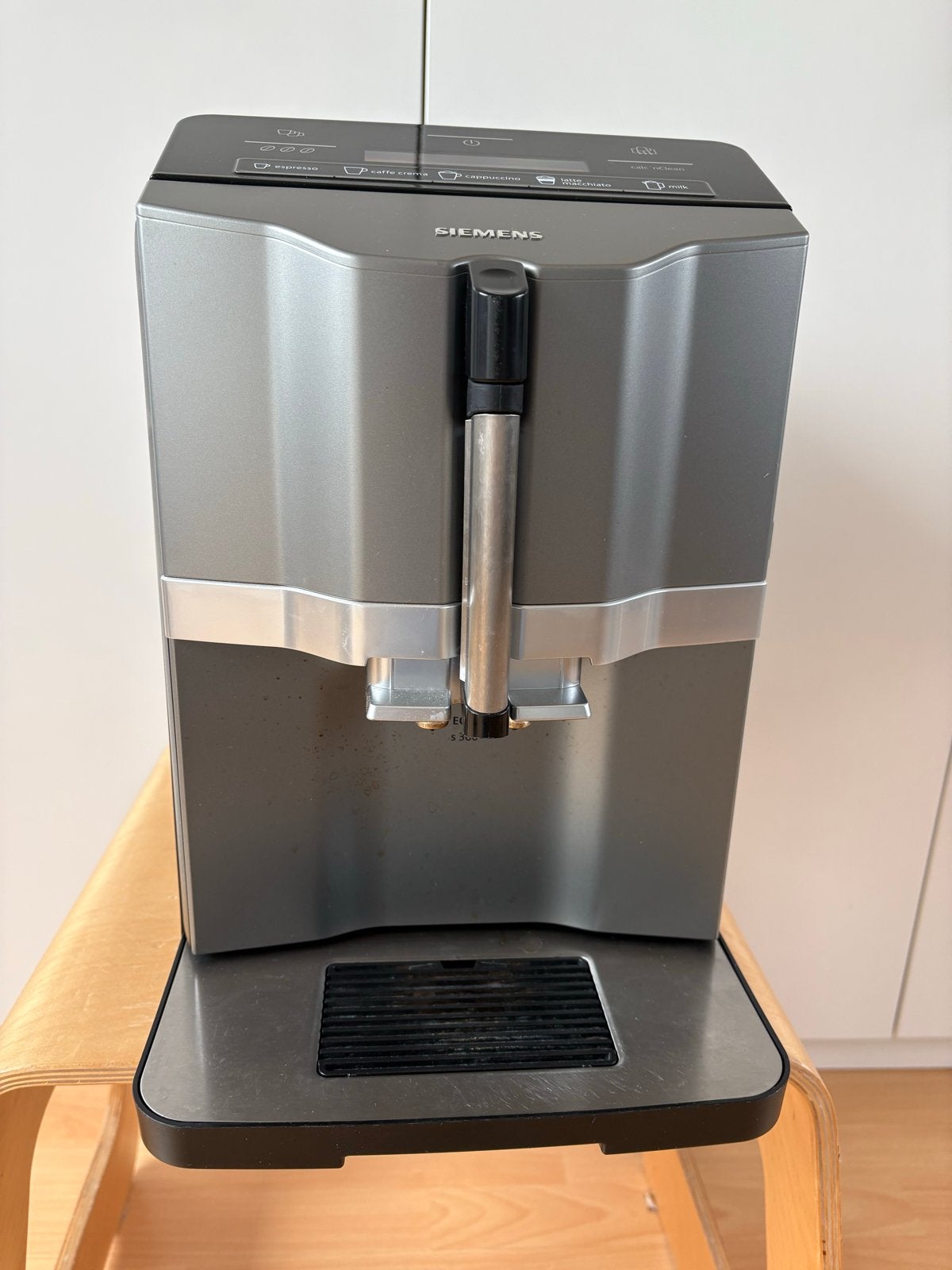Siemens EQ.300 volautomatische espressomachine - defect, Verzenden, Niet werkend, Espresso apparaat, Koffiebonen