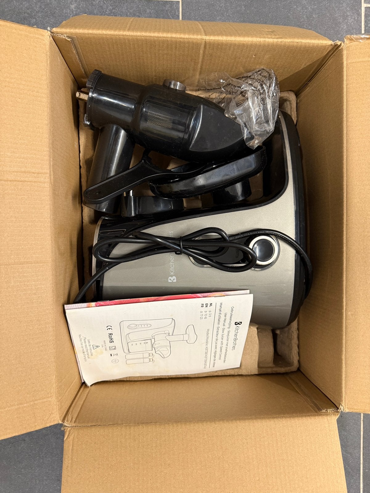 KitchenBrothers KB738 Slowjuicer grijs, Ophalen of Verzenden, Zo goed als nieuw, Elektrisch, Slowjuicer